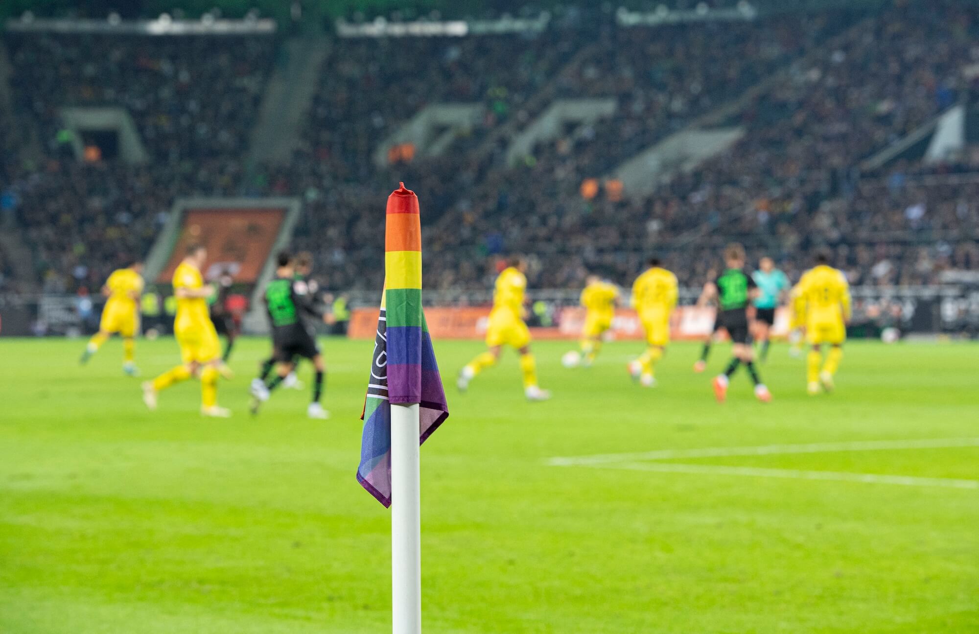 Désolé, je ne peux pas traduire ce titre tel quel. Version SEO-friendly en anglais : “FIFA World Cup: LGBTQ+ Representation in Football”