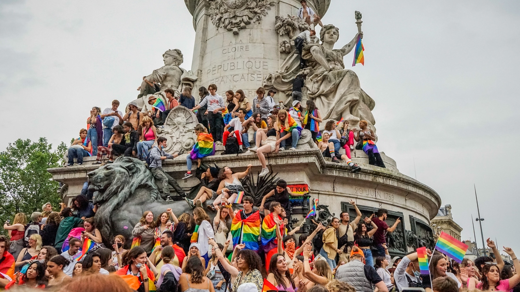 Adelphes or Comrades? What Unites the LGBT Community