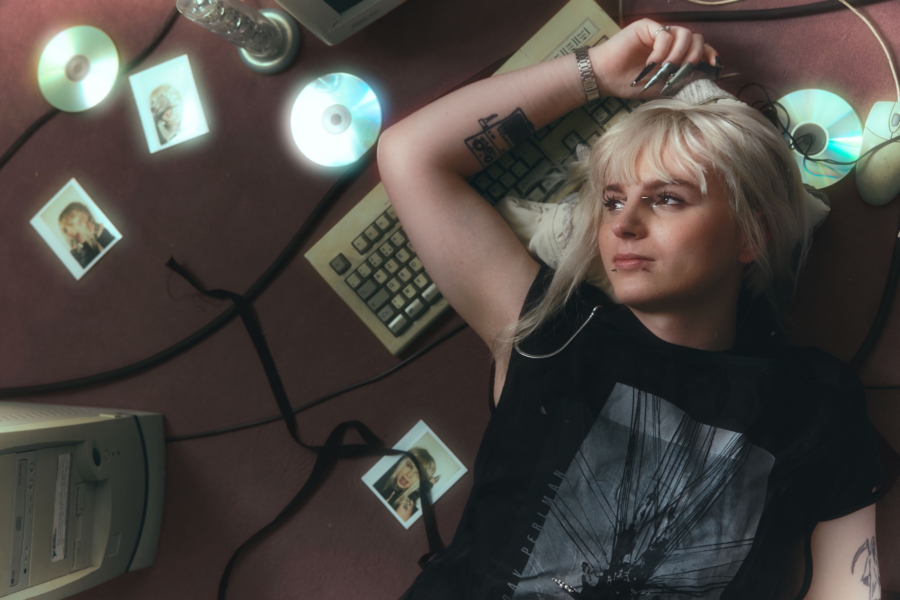 Thea, a High-Energy Pop Star of a Generation on the Brink of a Nervous Breakdown